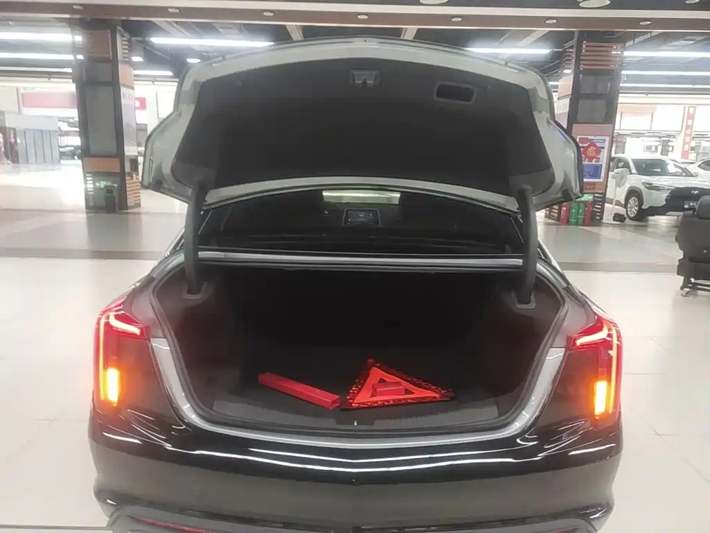Cadillac CT5 — фото 19