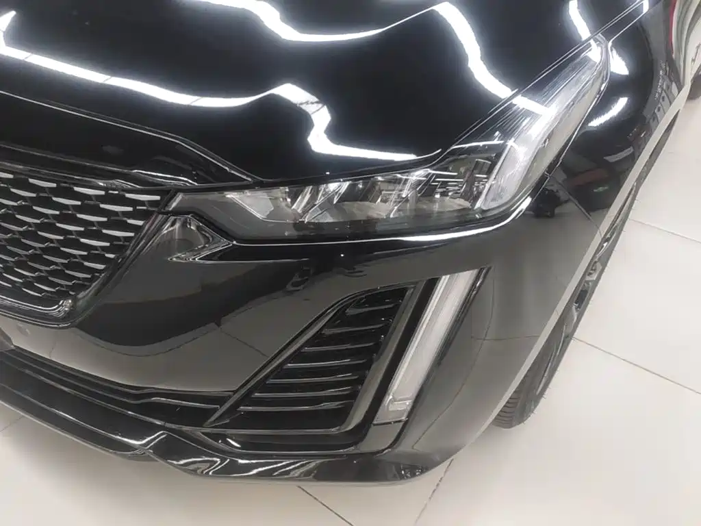 Cadillac CT5 — фото 24