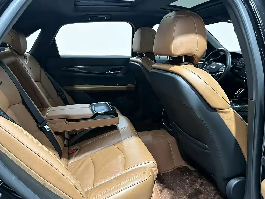 Cadillac CT6 — фото 11