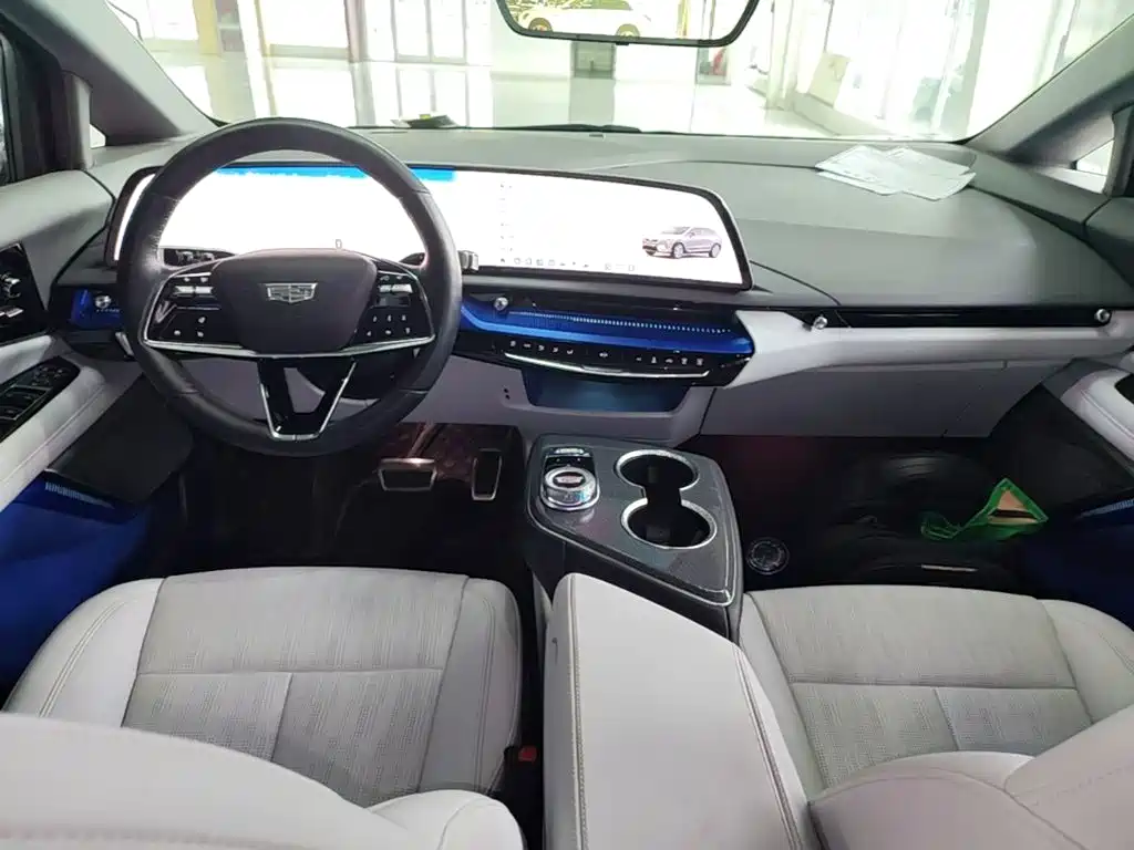 Cadillac IQ — фото 10