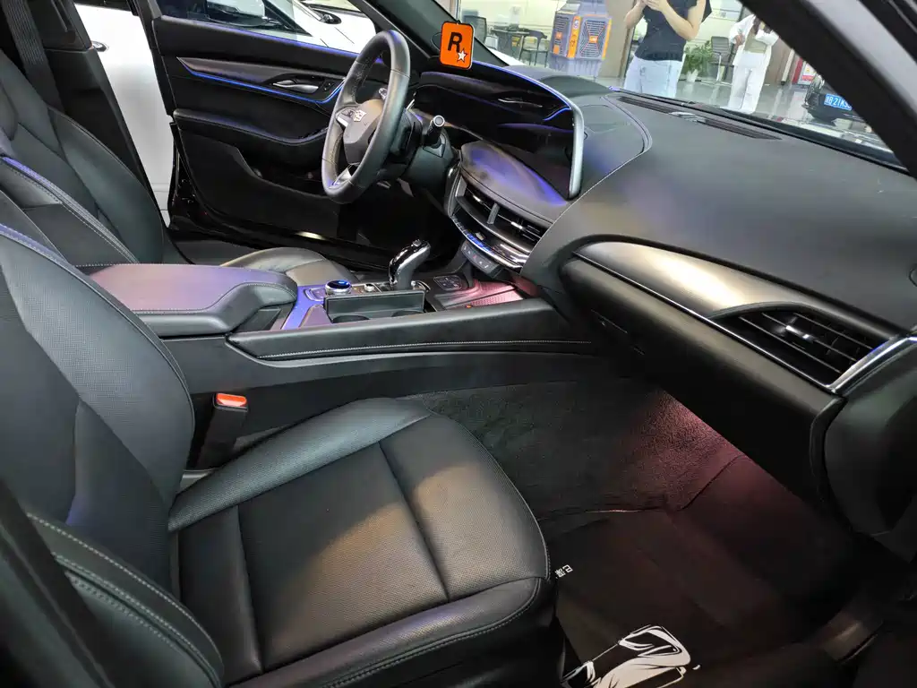 Cadillac CT5 — фото 10
