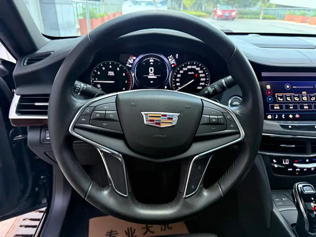 Cadillac CT6 — фото 24