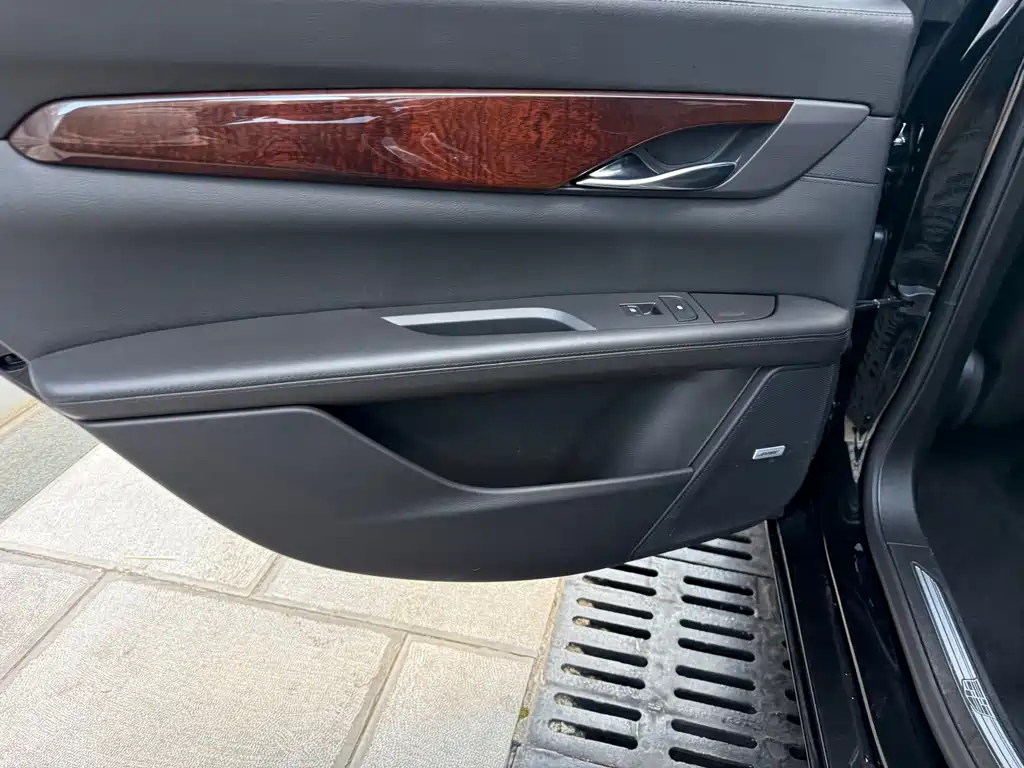 Cadillac CT6 — фото 31
