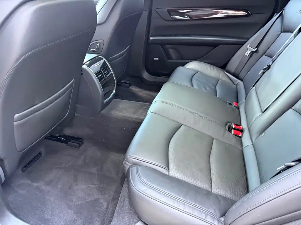 Cadillac CT6 — фото 33