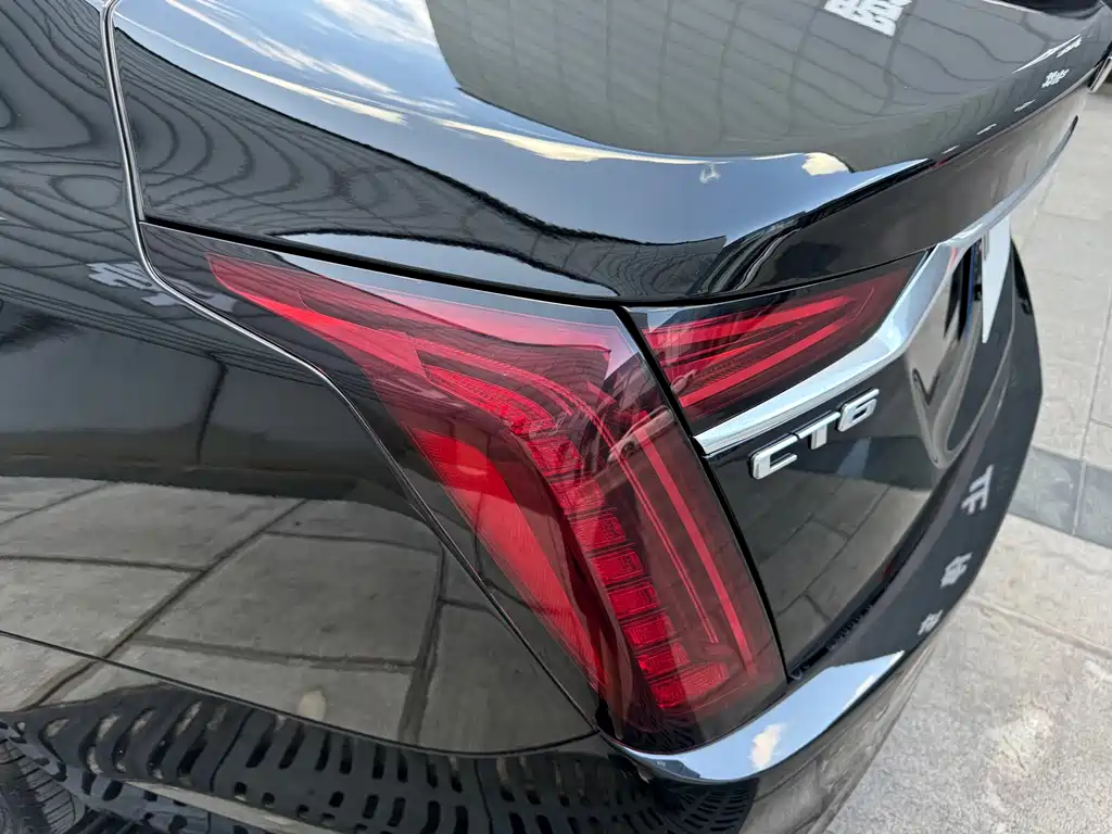 Cadillac CT6 — фото 39