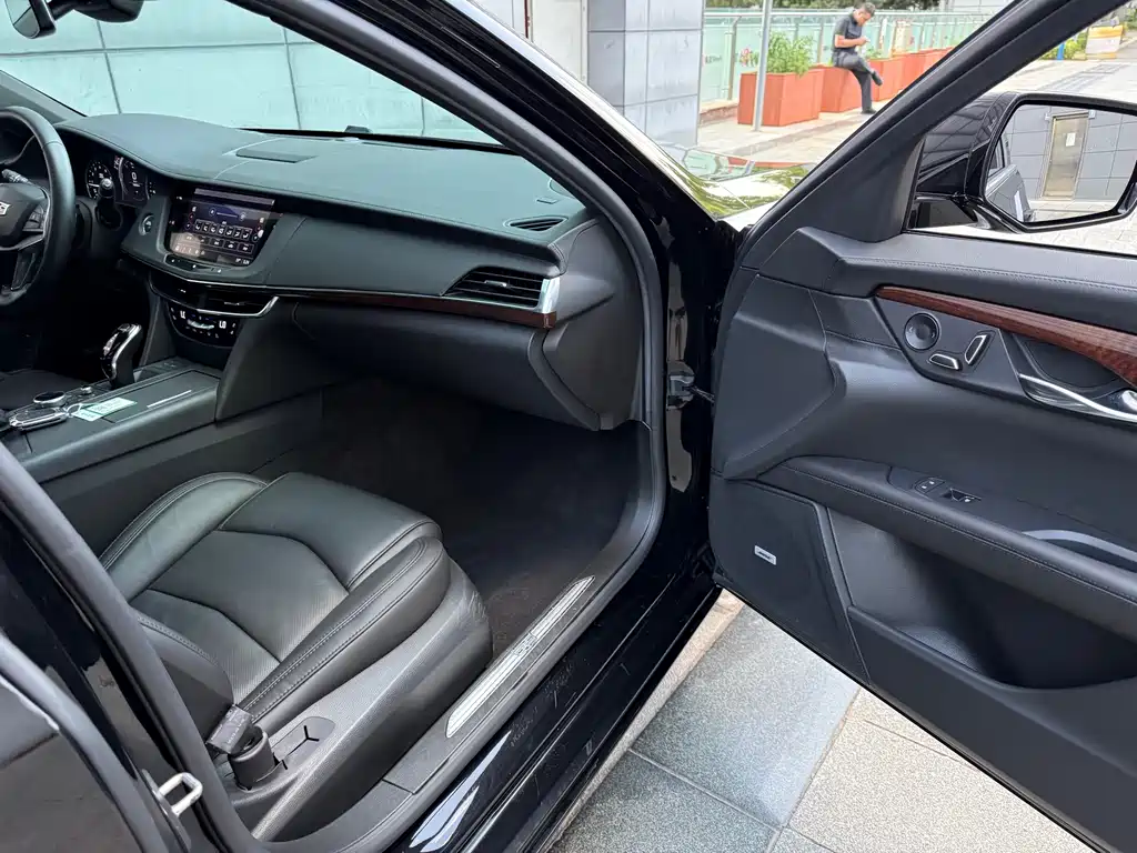 Cadillac CT6 — фото 45