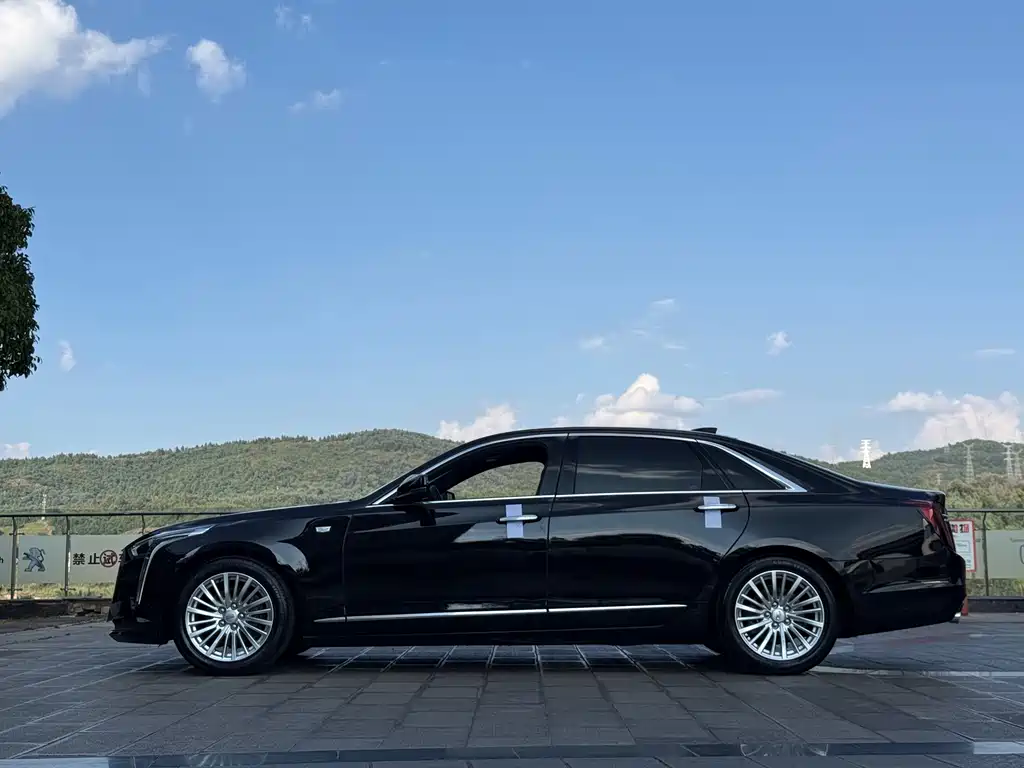 Cadillac CT6 — фото 10