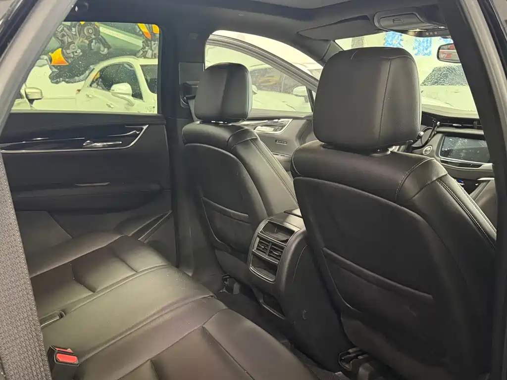 Cadillac XT5 — фото 11