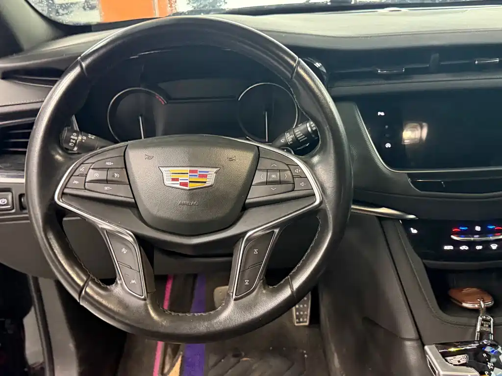 Cadillac XT5 — фото 8