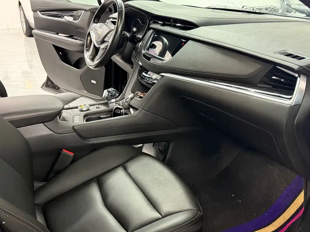 Cadillac XT5 — фото 10