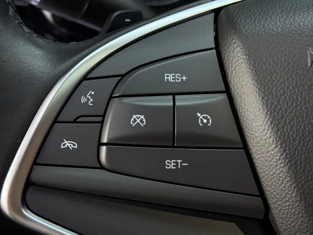 Cadillac XT5 — фото 11