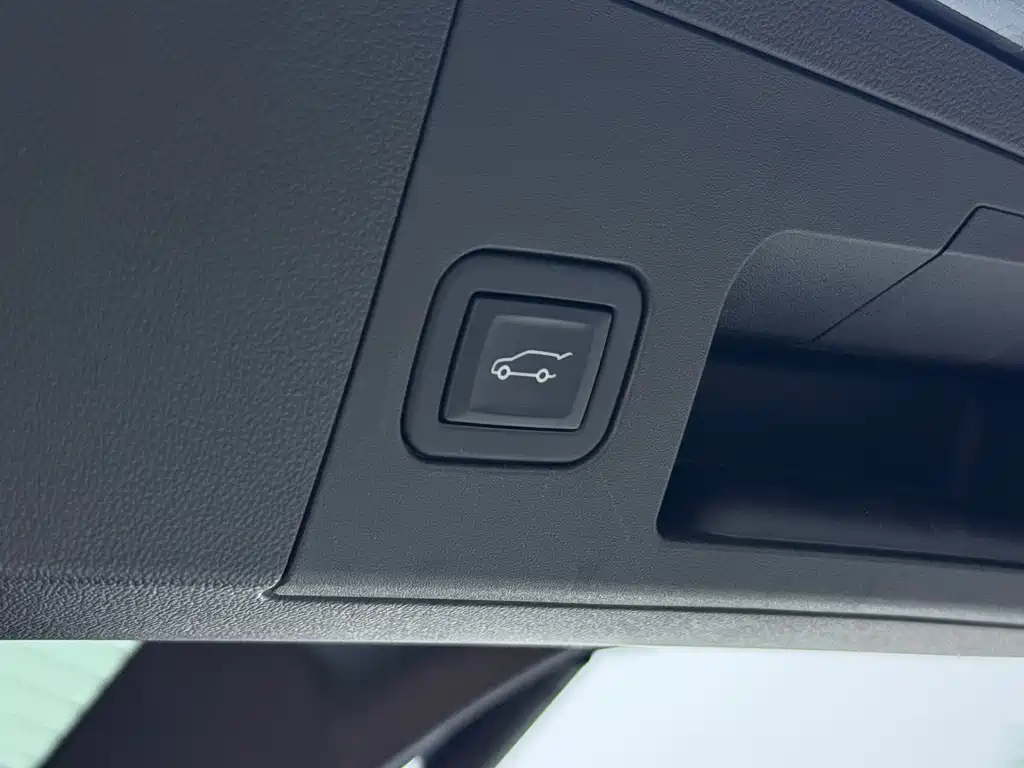 Cadillac XT5 — фото 17