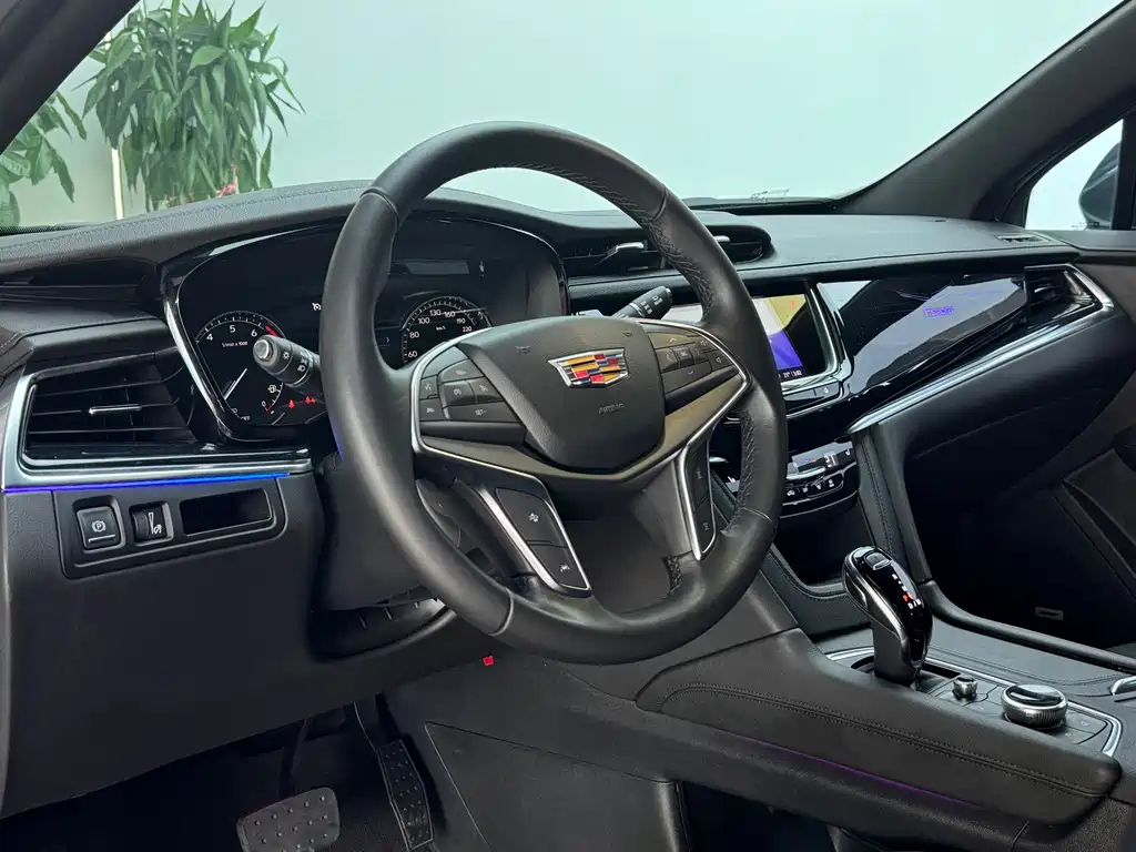Cadillac XT5 — фото 7