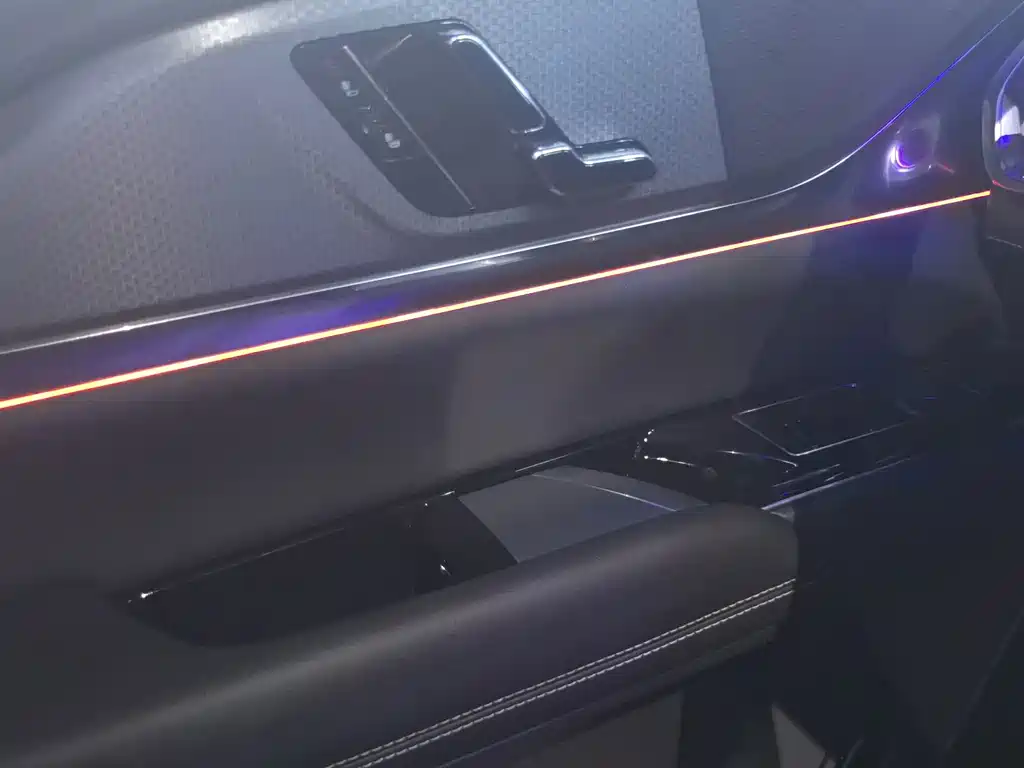 Cadillac XT5 — фото 11