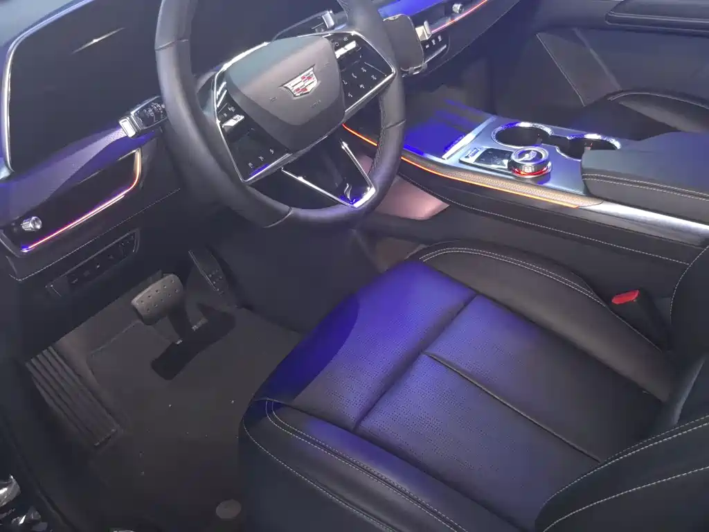 Cadillac XT5 — фото 8