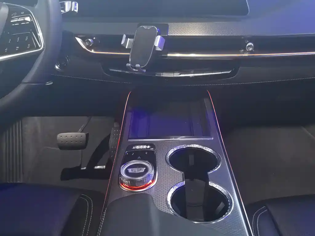 Cadillac XT5 — фото 9