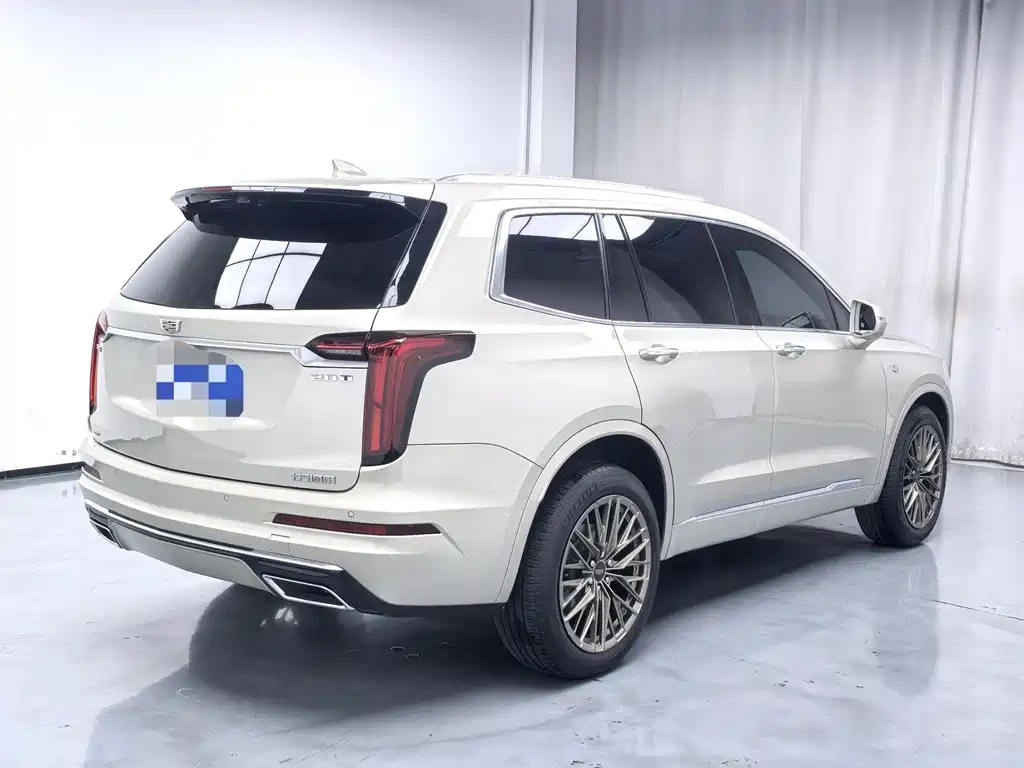 Cadillac XT6 — фото 11