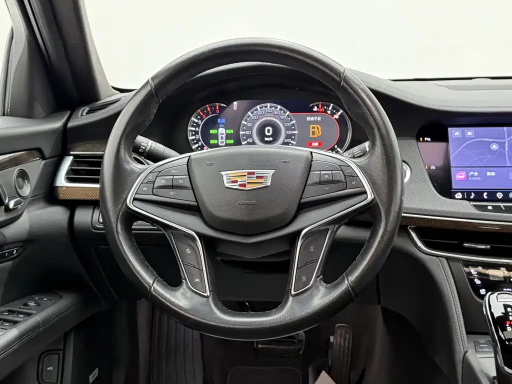 Cadillac CT6 — фото 14