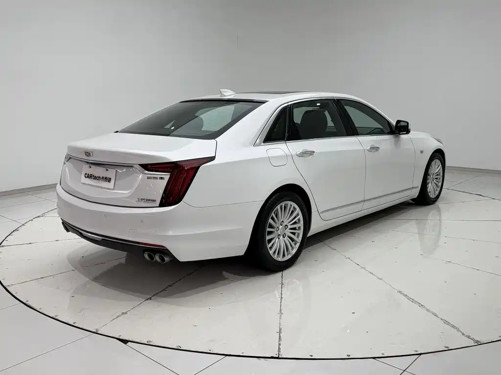 Cadillac CT6 — фото 28
