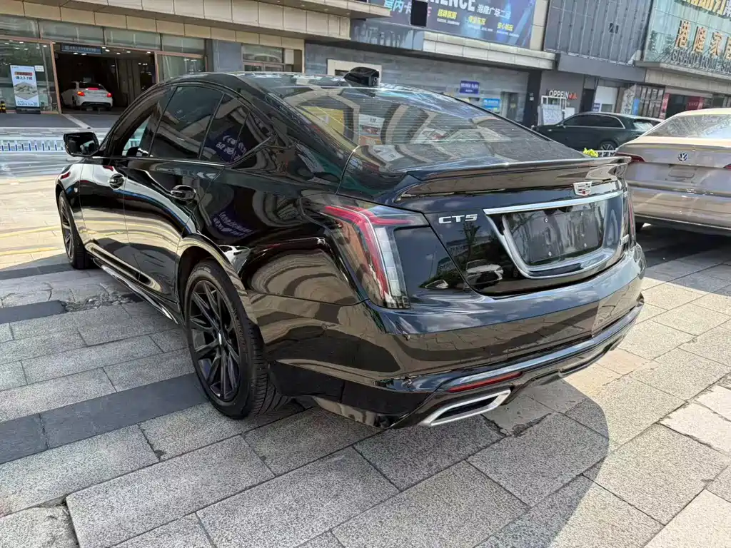 Cadillac CT5 — фото 9