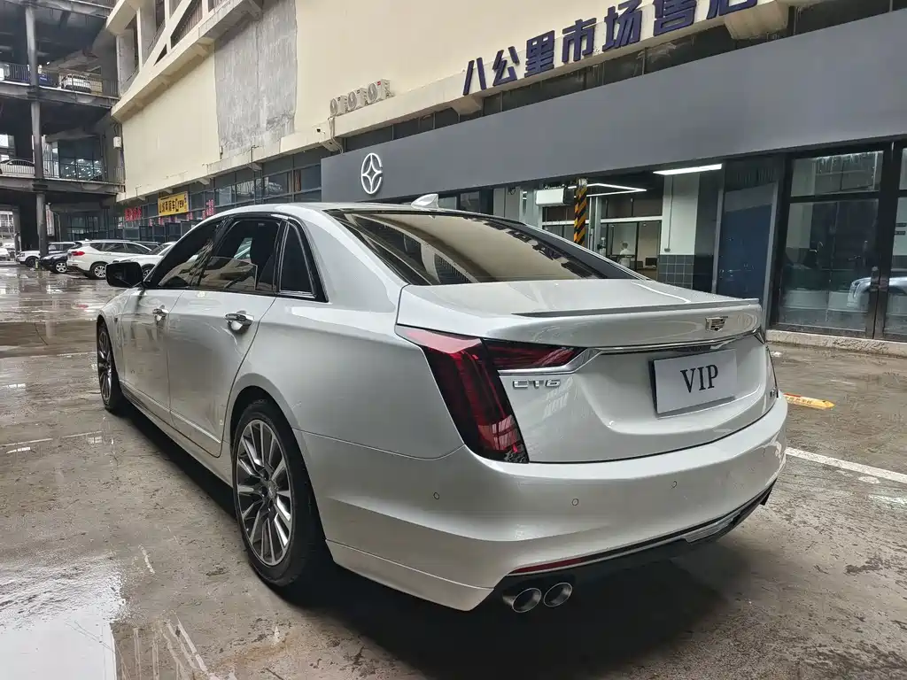 Cadillac CT6 — фото 21