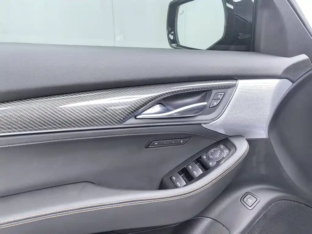 Cadillac CT5 — фото 14