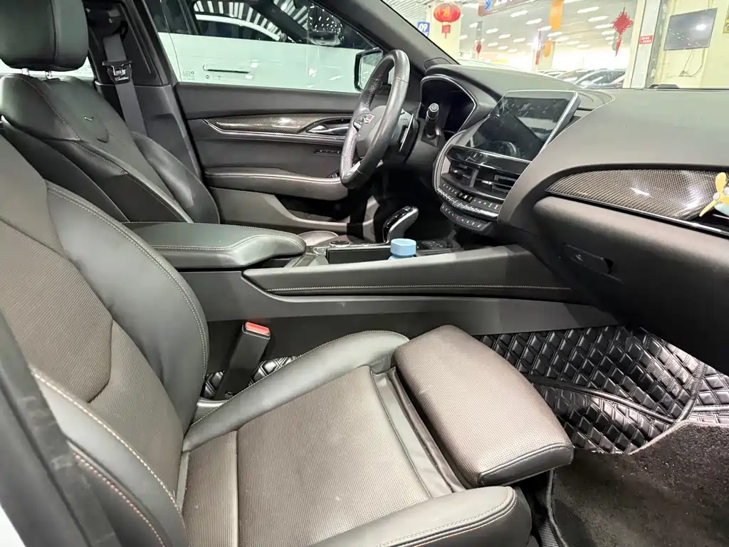 Cadillac CT5 — фото 11