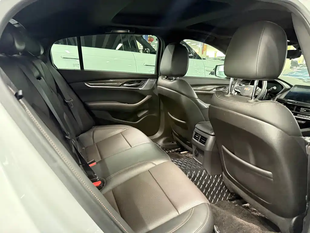 Cadillac CT5 — фото 10