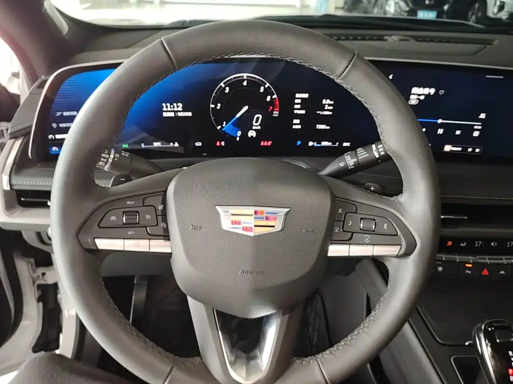 Cadillac XT4 — фото 11