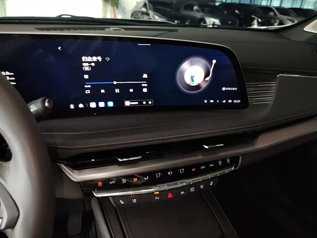 Cadillac XT4 — фото 13