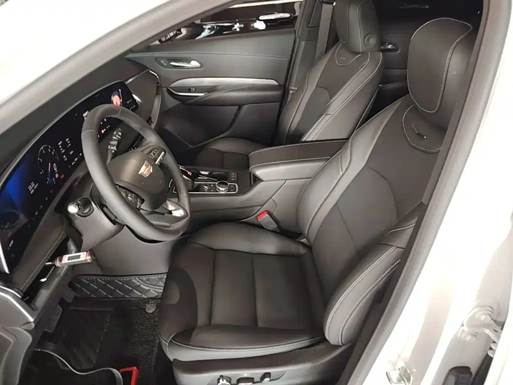 Cadillac XT4 — фото 15