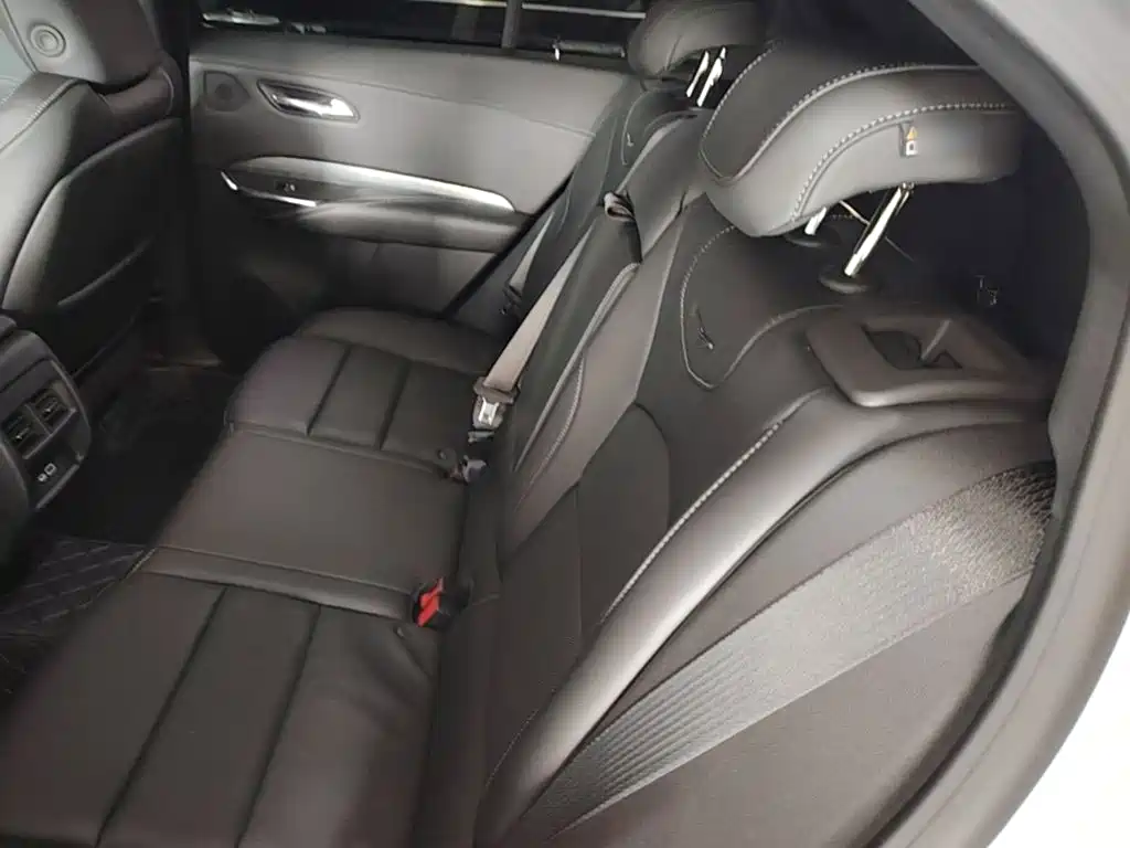 Cadillac XT4 — фото 17