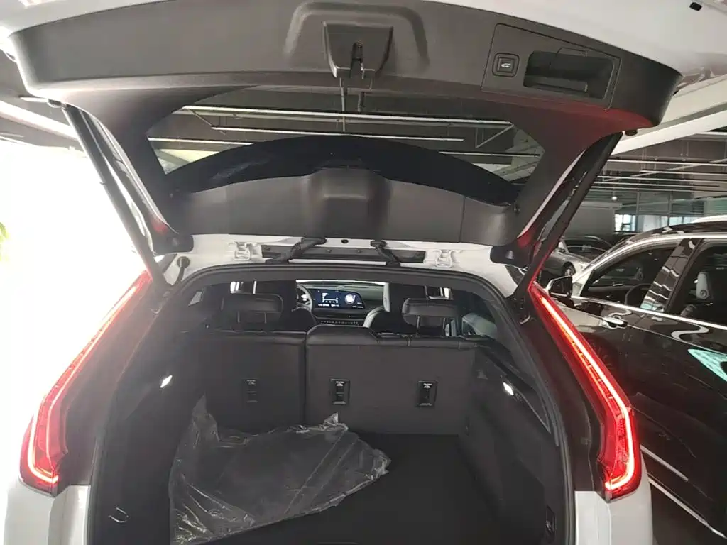 Cadillac XT4 — фото 19