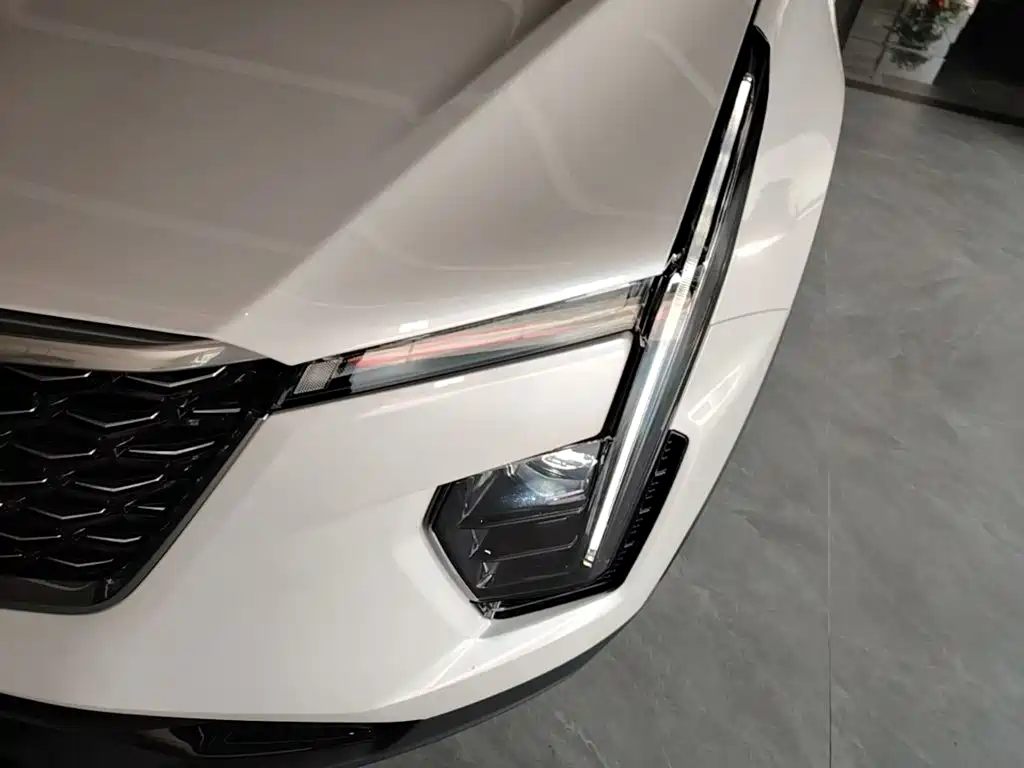Cadillac XT4 — фото 24