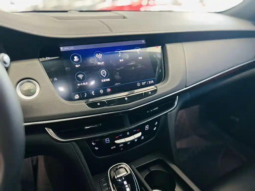 Cadillac CT6 — фото 11