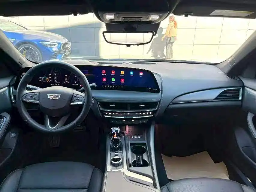 Cadillac CT5 — фото 4