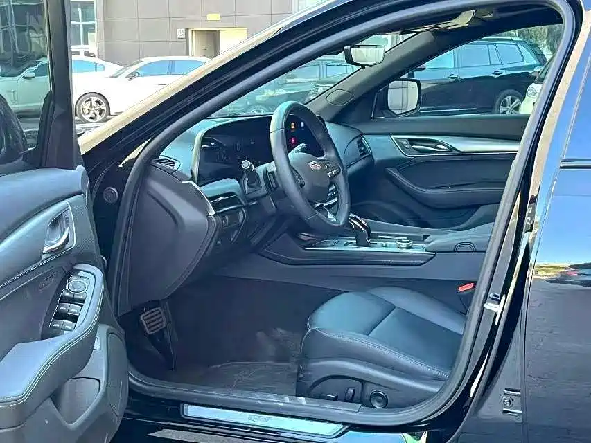 Cadillac CT5 — фото 5