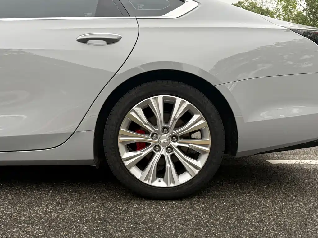 Cadillac CT6 — фото 14