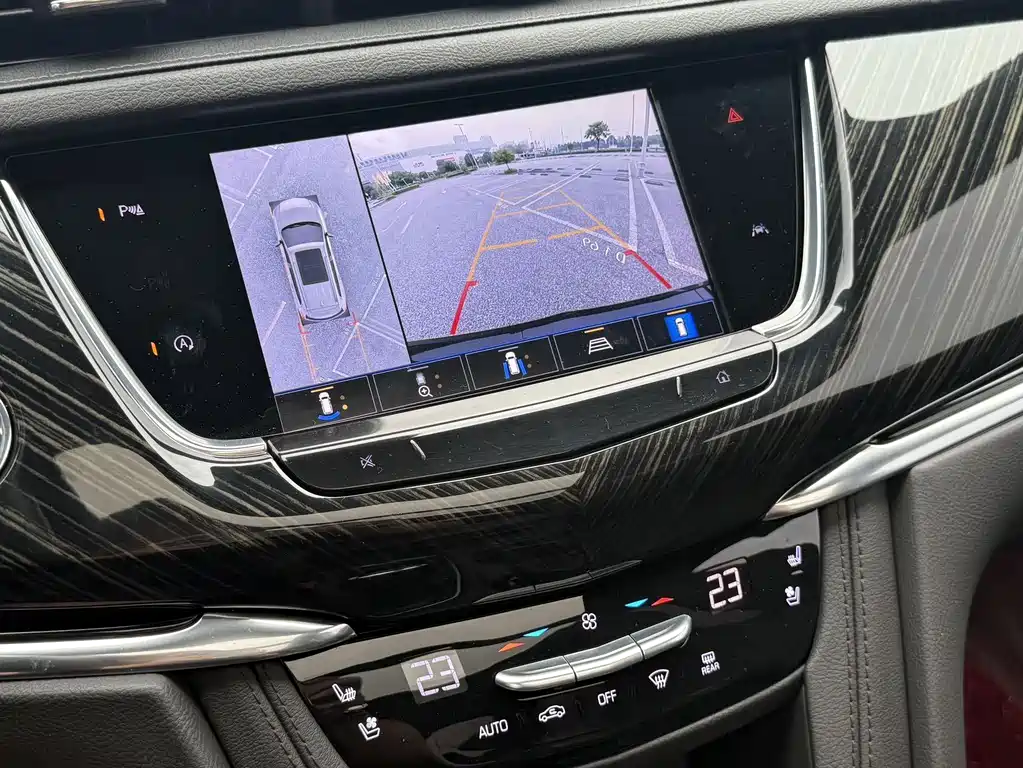 Cadillac XT6 — фото 13