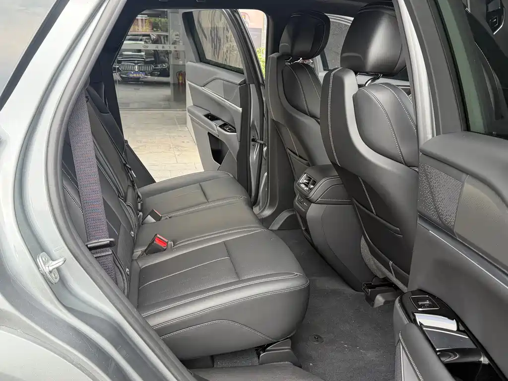 Cadillac XT5 — фото 9