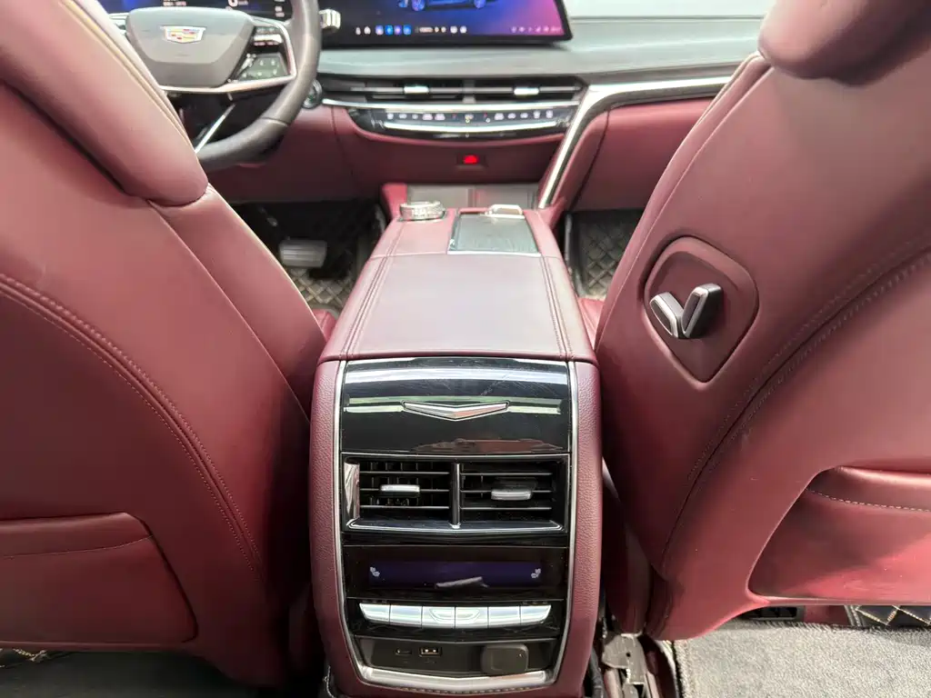Cadillac CT6 — фото 11