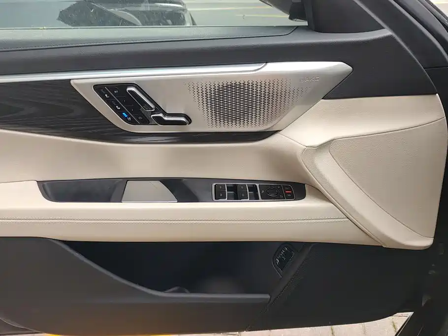 Cadillac CT6 — фото 7