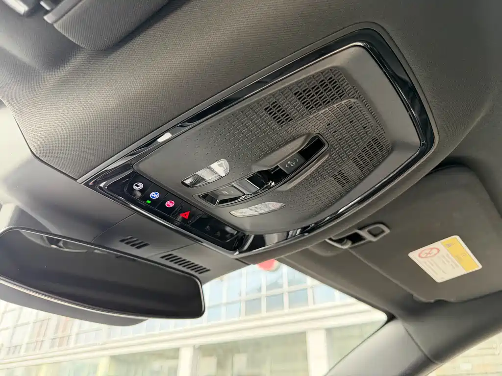 Cadillac XT5 — фото 15