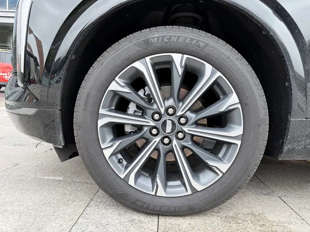 Cadillac XT5 — фото 8