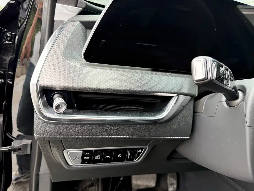 Cadillac XT5 — фото 10