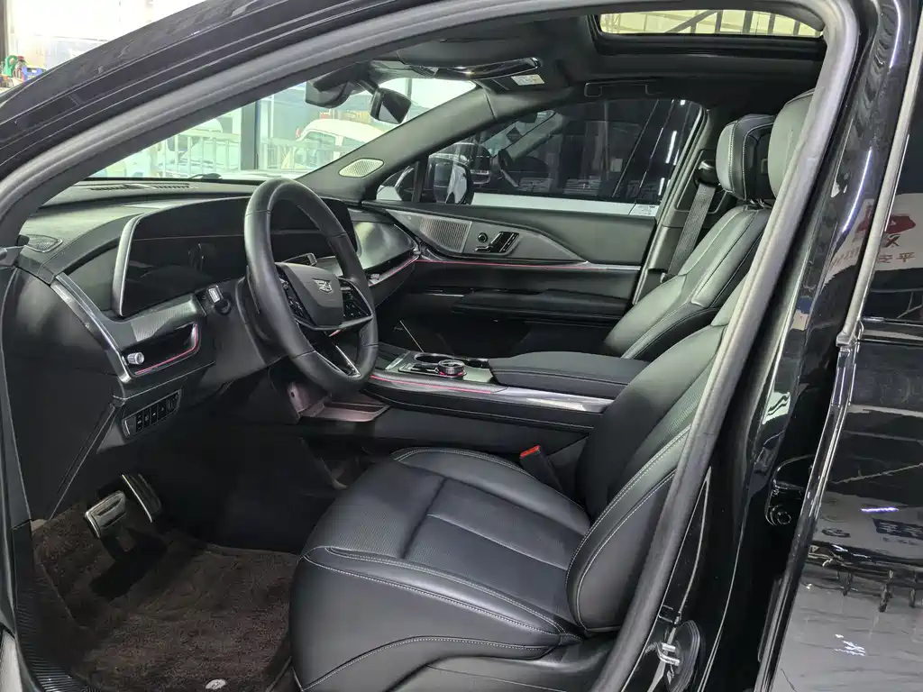 Cadillac XT5 — фото 7