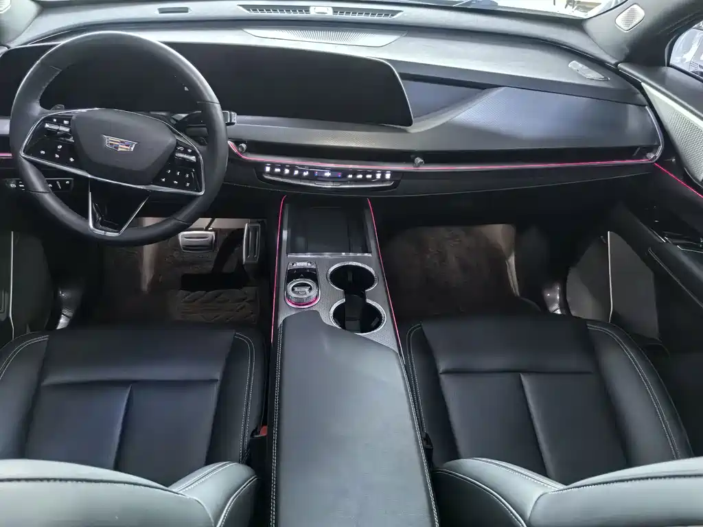Cadillac XT5 — фото 8