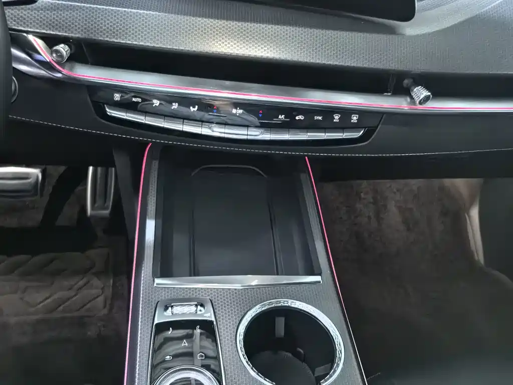 Cadillac XT5 — фото 9