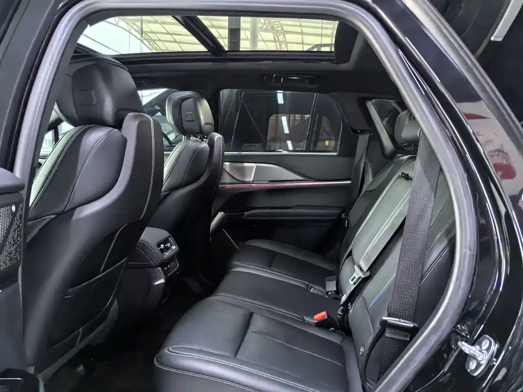 Cadillac XT5 — фото 10