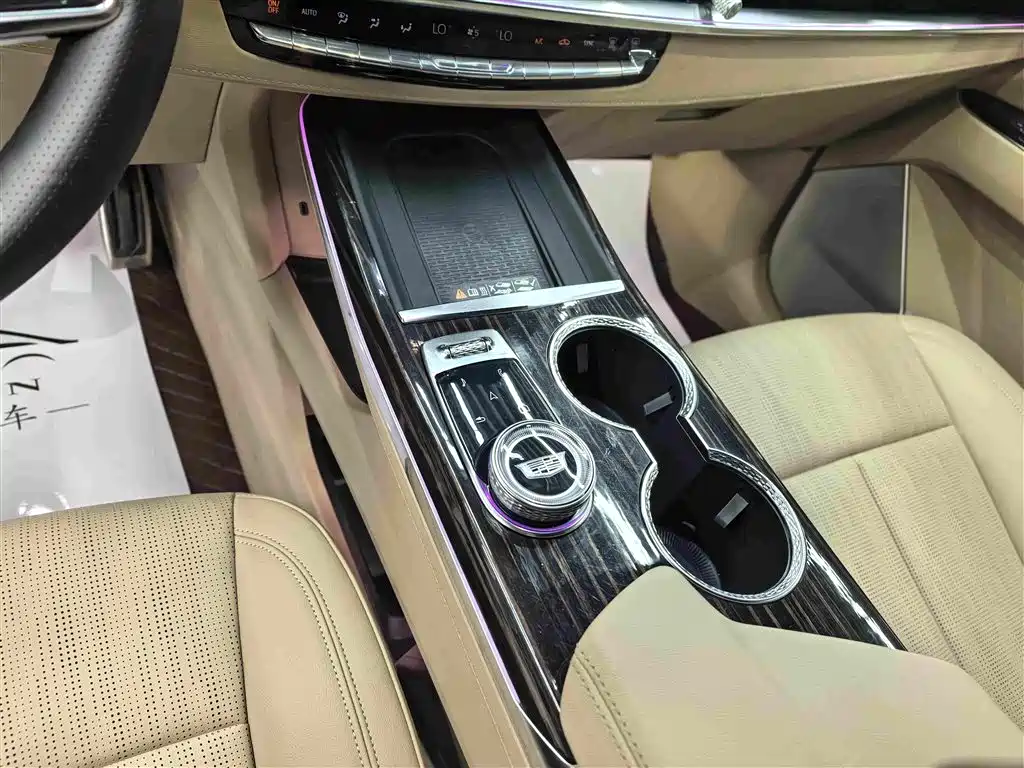 Cadillac XT5 — фото 9